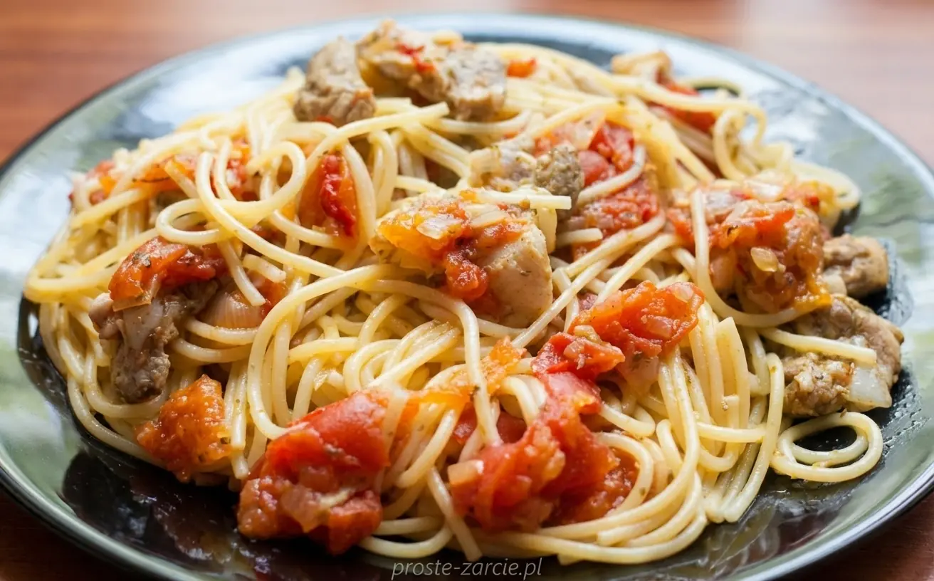 Klasyczne spaghetti amatriciana z boczkiem i chili